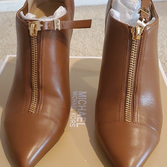 Michael Kors booties - Picture 2 of 7